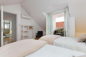 Apartment • Downtown Lisbon • 3 Bedrooms • Balcony