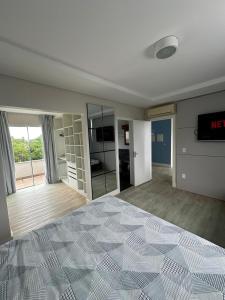 House with swimming pool, 4 en-suites, 6 parking spaces