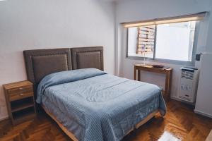 Check and Home - Mitre - 5 Huéspedes con Balcón a la Calle, Patio y Parrilla