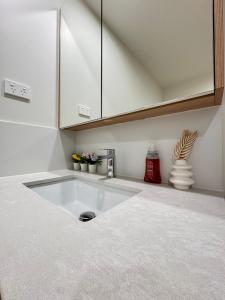 City Pulse Hideaway Stylish 1-B Apartment in VTA