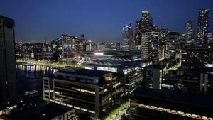 Docklands 2BR Apt - Walk to CBD South Wharf DFO