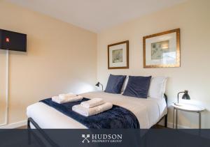 Central Three Bedroom Apartment with Parking