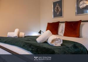 Central Three Bedroom Apartment with Parking