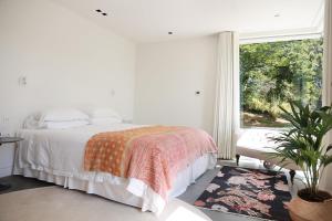 Chill at architect designed home with wild swimming