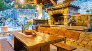 Villa Imortele aria with pool by Villas Guide