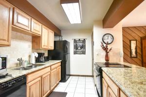 Park Place Torreys Peak Condo: Ski-In, Downtown Breck