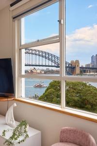 Iconic 1 BR Harbour View Apartment