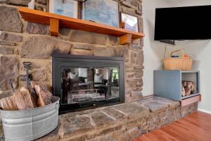 Hickory Haven-Direct Lake Access-Furnished Patio