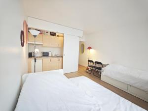 Eiffel Tower 10 min Walk Charming Studio by Seine