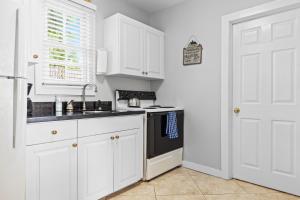 Prime Downtown Location - Truman Little Cozy Cottage
