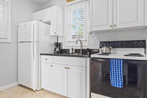 Prime Downtown Location - Truman Little Cozy Cottage