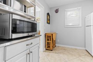 Prime Downtown Location - Truman Little Cozy Cottage