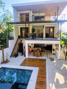 Casa Joy - 3 Apartment Villa in the Hills of Santa Teresa