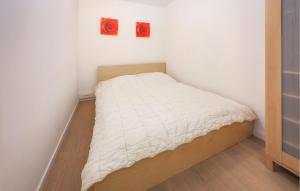 3 Bedroom Nice Apartment In Oostende