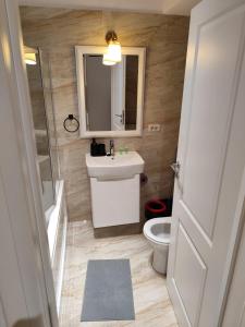 Central Residence Apartment 411