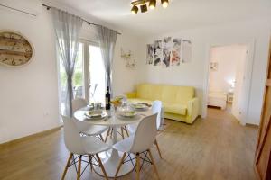 Relaxing holiday home with shared pool