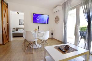 Relaxing holiday home with shared pool