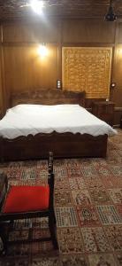 Jacqueline houseboat