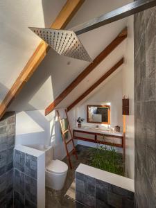 Garden Retreat Villa - 5min walk to Beach, Fiber internet