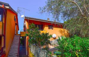 Gorgeous Apartment In Drapia With Swimming Pool