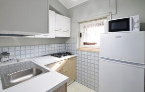 Gorgeous Apartment In Drapia With Swimming Pool