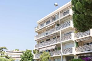 Studio décoration fêtes Noël et fin année vue mer plage aéroport Nice centre commercial CAP 3000 Arenas emplacement excellent