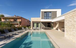 Cozy Home In Umag With Private Swimming Pool, Can Be Inside Or Outside