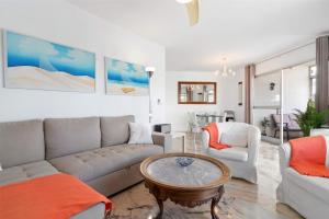 Sunny terrace apt in Torreblanca by Costarentals