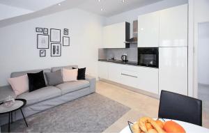 Gorgeous Apartment In Supetar With House Sea View