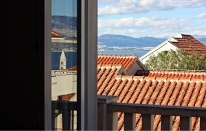 Gorgeous Apartment In Supetar With House Sea View