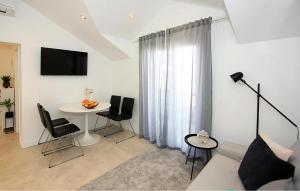 Gorgeous Apartment In Supetar With House Sea View