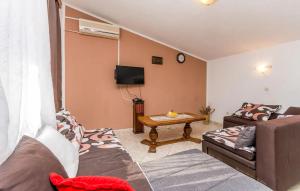 Gorgeous Apartment In Biograd Na Moru With Heated Swimming Pool