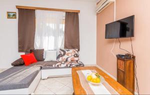 Gorgeous Apartment In Biograd Na Moru With Heated Swimming Pool