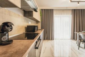 NEW - Only Suites Unit 2, Modern 2-Bedroom apartment with common heated Jacuzzi by SF Homes