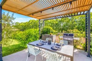 Villa Earth by Villa Plus