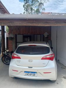 Casa na natureza com estacionamento no Rio Tavares