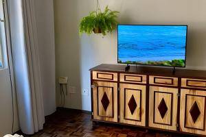 Kitnet na rua da UFV com Smart TV e Garagem