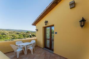 Cozy studio with shared pool