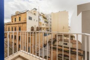 NEW - Only Suites apt 4 Modern 2-Bedroom apartment with common heated Jacuzzi by SF Homes