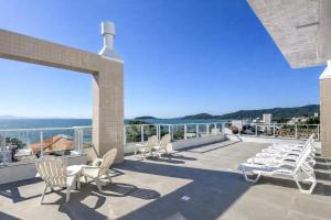 Luxo e exclusividade - Apartamento a 30m da praia da Cachoeira Floripa