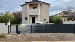 Family villa Alves with pool and grill in Porec