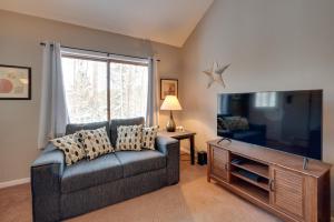 1 Mi to Attitash Skiing All-Season Family Condo