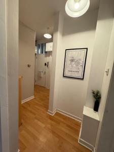West-End 2 Bed Flat Entire Place w Free Parking