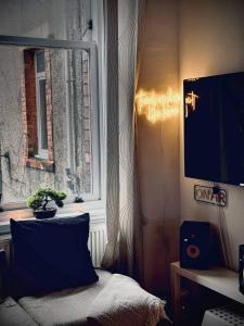 West-End 2 Bed Flat Entire Place w Free Parking