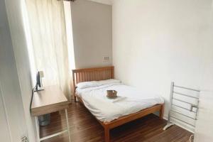West-End 2 Bed Flat Entire Place w Free Parking