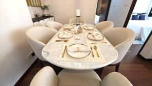 Bentley Luxury Suite - ON320 Colombo 02