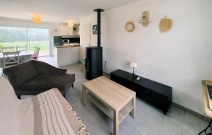 3 Bedroom Pet Friendly Home In La Jonchere