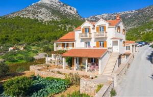 Pet Friendly Apartment In Bol With Lake View