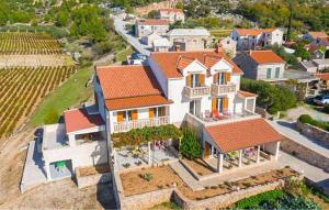 Pet Friendly Apartment In Bol With Lake View