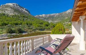 Pet Friendly Apartment In Bol With Lake View